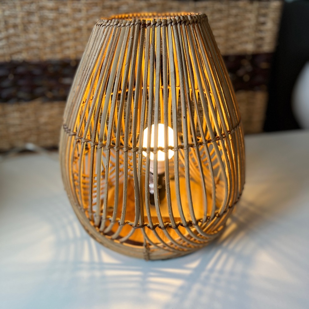 NWT Table Lamp Handmade Looped Rattan Teardrop Beautiful pattern UNIQUE